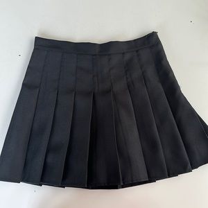 Black pleated skirt